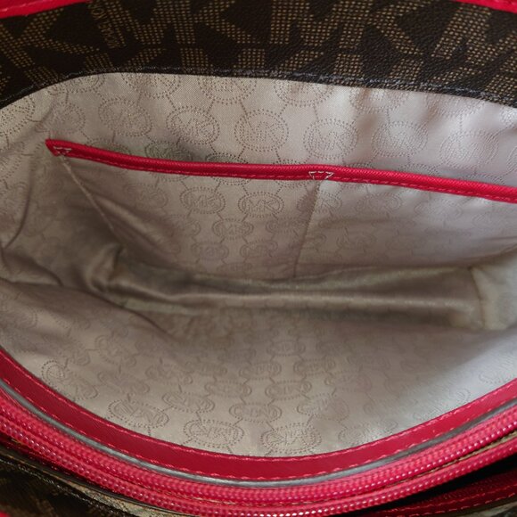 Michael Kors Jet Set Medium Snap Pocket Tote - Picture 10 of 16